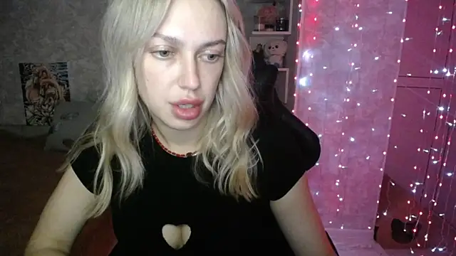 NickyAdamidi online show from November 2025 06:19:01 PM