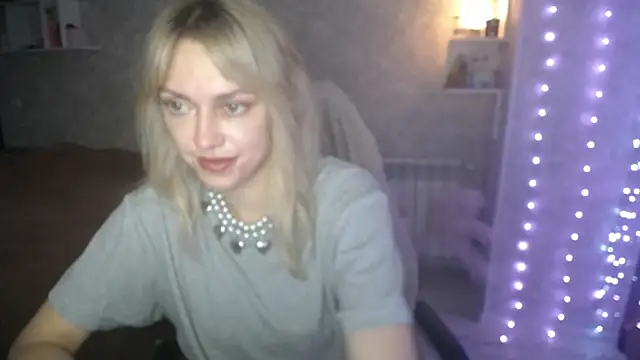 NickyAdamidi online show from November 2025 04:54:01 PM