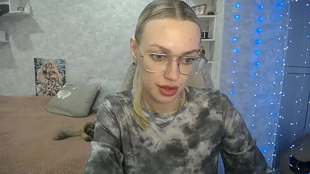 NickyAdamidi online show from September 2025 04:14:01 PM