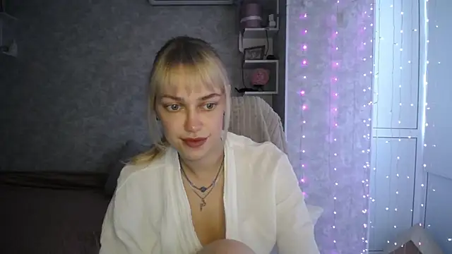 NickyAdamidi online show from September 2025 12:05:02 PM