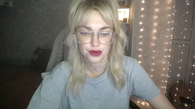 NickyAdamidi online show from October 2025 03:25:01 PM