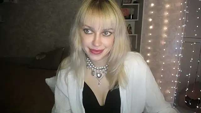 NickyAdamidi online show from September 2025 04:13:01 PM