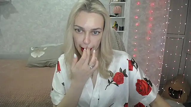 NickyAdamidi online show from September 2025 04:22:02 PM