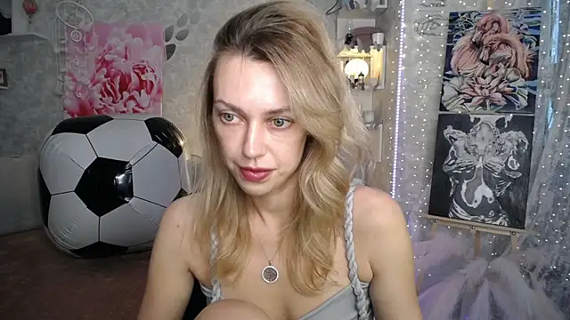 NickyAdamidi online show from June 2026 04:07:02 PM