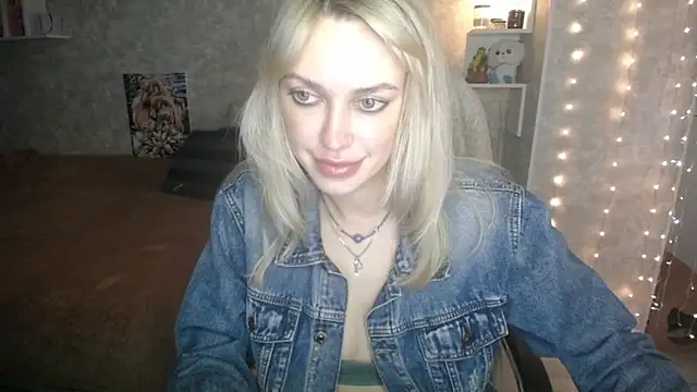 NickyAdamidi online show from October 2025 04:15:02 PM