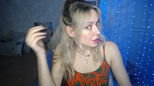 NickyAdamidi online show from November 2025 04:17:01 PM