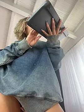 MystiqueXXX online show from November 2025 01:04:01 PM