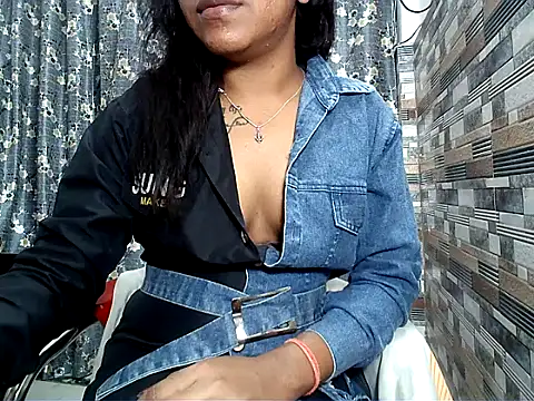 HOT AARVI11 online show from November 2025 04:00:01 PM