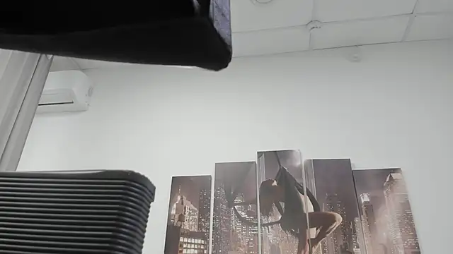 Sunny Sammy online show from November 2025 01:06:01 AM