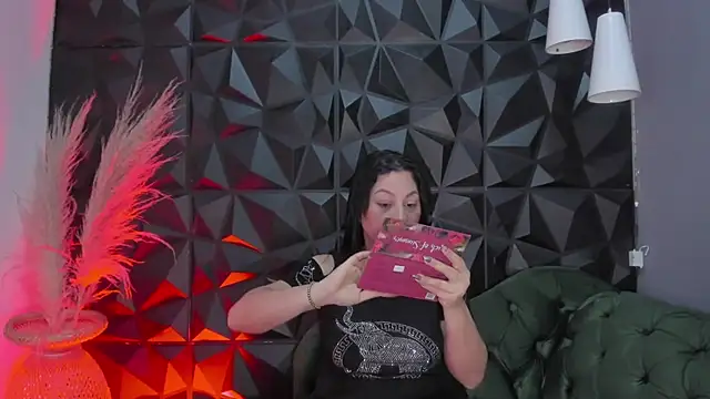 helenasaenz online show from December 2025 12:22:02 PM