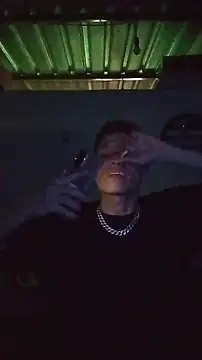 elinnki online show from April 2026 10:23:01 PM