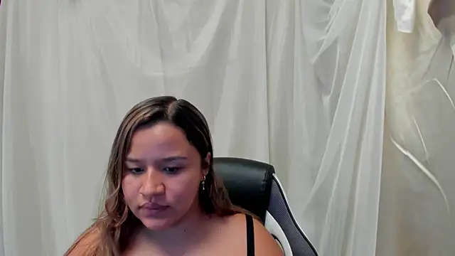 Snapshot of ElaBourn_ chatting on April 2026 04:24:02 PM ElaBourn online show from April 2026 04:24:02 PM