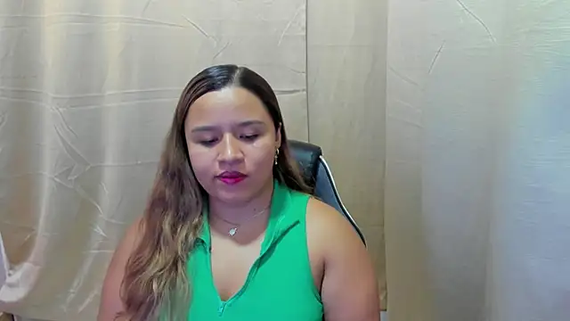 Snapshot of ElaBourn_ chatting on May 2026 03:37:02 PM ElaBourn online show from May 2026 03:37:02 PM