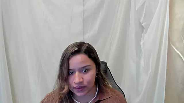 Snapshot of ElaBourn_ chatting on March 2026 04:40:01 PM ElaBourn online show from March 2026 04:40:01 PM