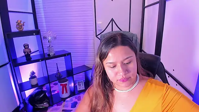 Snapshot of ElaBourn_ chatting on November 2025 12:53:02 PM ElaBourn online show from November 2025 12:53:02 PM