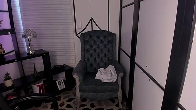 Snapshot of ElaBourn_ chatting on November 2025 03:05:02 PM ElaBourn online show from November 2025 03:05:02 PM