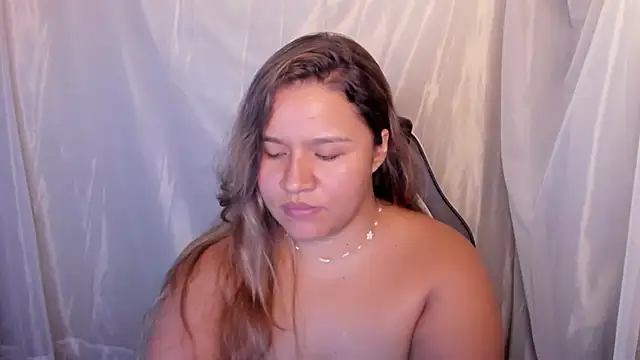 Snapshot of ElaBourn_ chatting on March 2026 01:28:01 AM ElaBourn online show from March 2026 01:28:01 AM