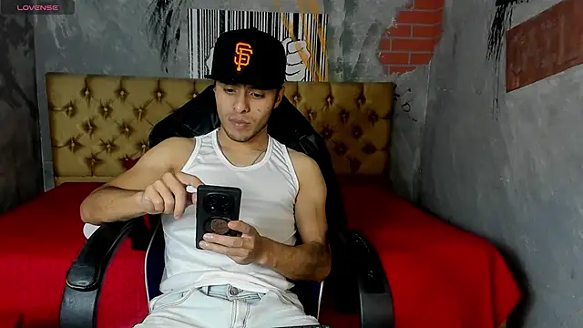 Snapshot of X_Hache_X chatting on October 2025 07:13:02 PM X Hache X online show from October 2025 07:13:02 PM