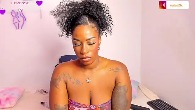 Snapshot of Brandy_brown_ chatting on October 2025 12:02:02 AM Brandy brown online show from October 2025 12:02:02 AM