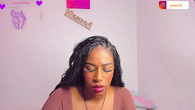 Snapshot of Brandy_brown_ chatting on November 2025 01:42:01 AM Brandy brown online show from November 2025 01:42:01 AM