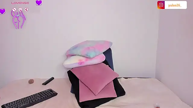 Snapshot of Brandy_brown_ chatting on November 2025 11:42:02 PM Brandy brown online show from November 2025 11:42:02 PM