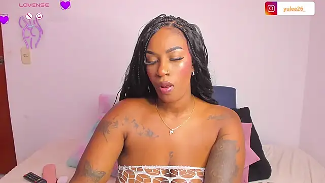 Snapshot of Brandy_brown_ chatting on October 2025 11:47:01 PM Brandy brown online show from October 2025 11:47:01 PM