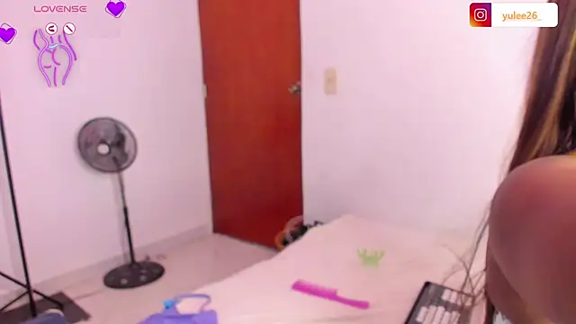 Snapshot of Brandy_brown_ chatting on November 2025 11:53:01 PM Brandy brown online show from November 2025 11:53:01 PM