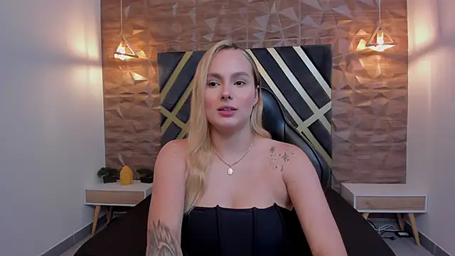 Emmaa white  online show from December 2025 05:17:02 PM