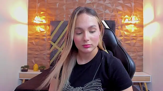 Emmaa white  online show from March 2026 05:16:01 PM