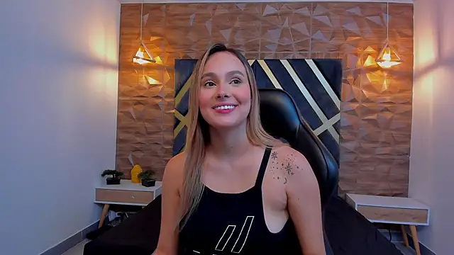 Emmaa white  online show from November 2025 05:18:01 PM