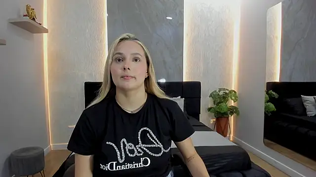 Emmaa white  online show from May 2026 05:33:01 PM