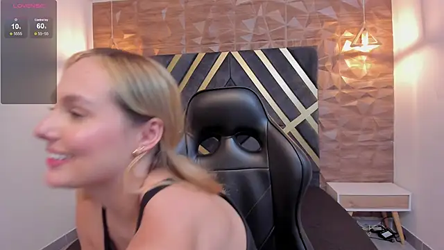 Emmaa white  online show from December 2025 08:04:02 PM