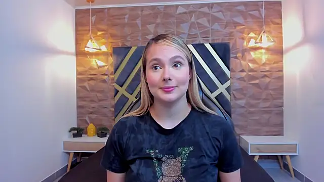 Emmaa white  online show from January 2026 05:20:01 PM