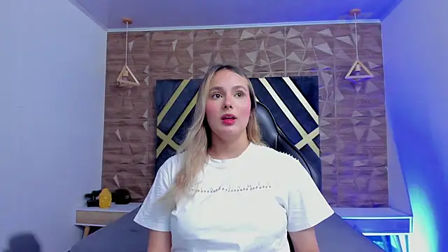 Emmaa white  online show from April 2026 05:14:01 PM