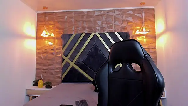 Emmaa white  online show from April 2026 07:58:02 PM