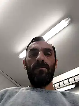 hotmen83 online show from October 2025 07:18:01 AM