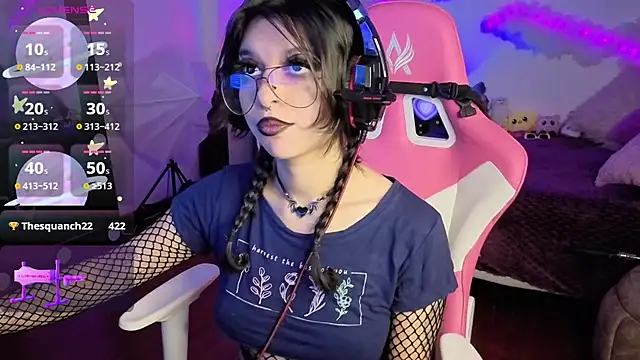 Snapshot of larah_uwu chatting on November 2025 07:36:02 PM larah uwu online show from November 2025 07:36:02 PM