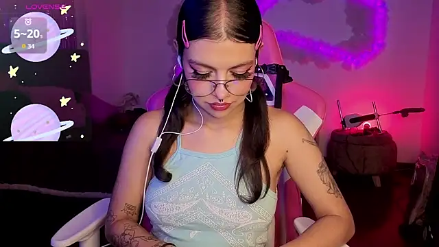 Snapshot of larah_uwu chatting on February 2026 07:54:02 PM larah uwu online show from February 2026 07:54:02 PM