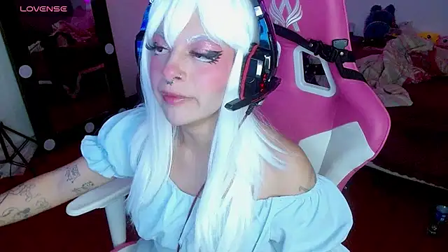 Snapshot of larah_uwu chatting on October 2025 07:02:02 PM larah uwu online show from October 2025 07:02:02 PM