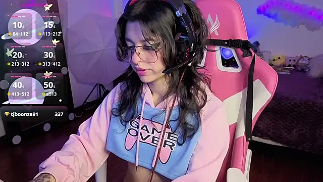 Snapshot of larah_uwu chatting on November 2025 07:25:02 PM larah uwu online show from November 2025 07:25:02 PM