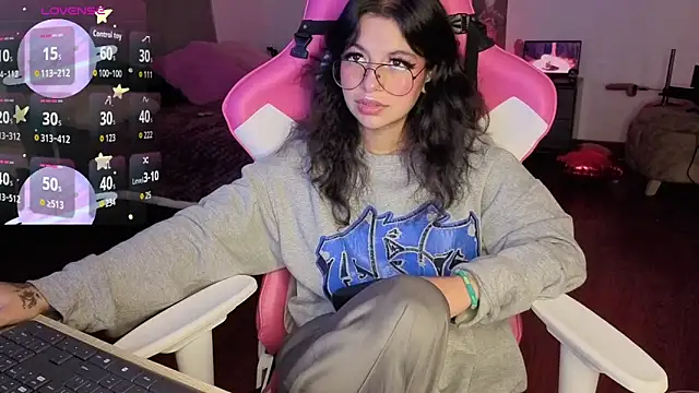 Snapshot of larah_uwu chatting on February 2026 07:23:01 PM larah uwu online show from February 2026 07:23:01 PM