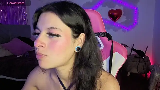 Snapshot of larah_uwu chatting on February 2026 07:49:02 PM larah uwu online show from February 2026 07:49:02 PM