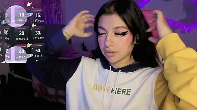 larah uwu online show from April 2026 06:30:02 PM