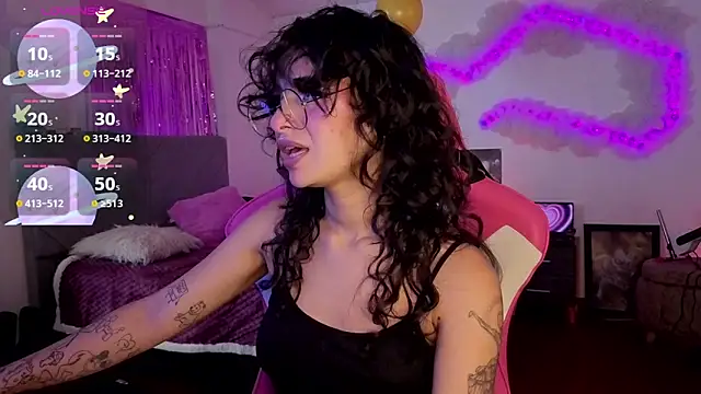 Snapshot of larah_uwu chatting on February 2026 07:35:02 PM larah uwu online show from February 2026 07:35:02 PM