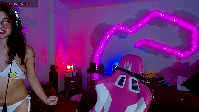 Snapshot of larah_uwu chatting on October 2025 12:55:01 AM larah uwu online show from October 2025 12:55:01 AM