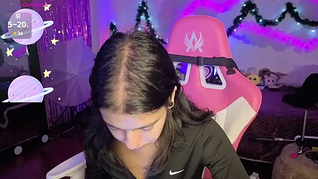 Snapshot of larah_uwu chatting on January 2026 07:19:02 PM larah uwu online show from January 2026 07:19:02 PM