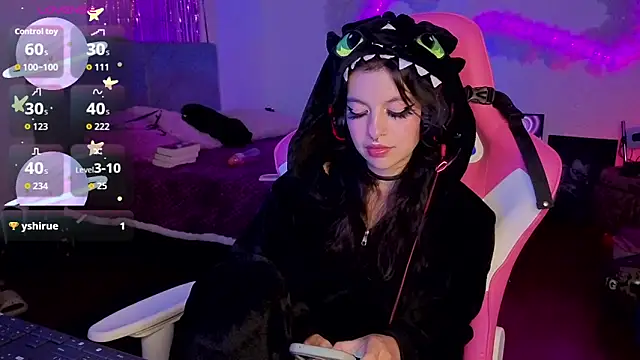 larah uwu online show from April 2026 09:38:02 PM