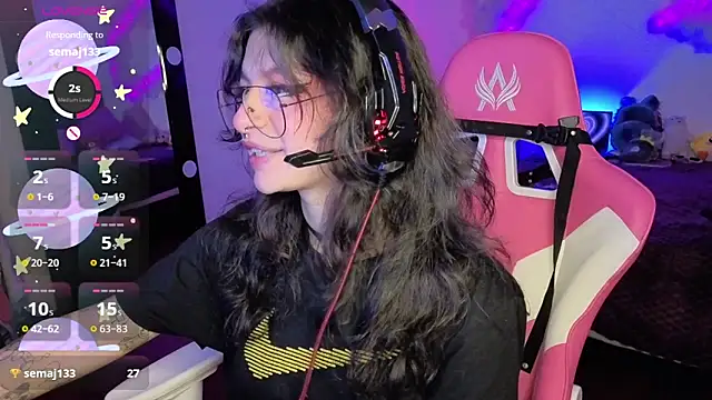 Snapshot of larah_uwu chatting on November 2025 08:12:02 PM larah uwu online show from November 2025 08:12:02 PM