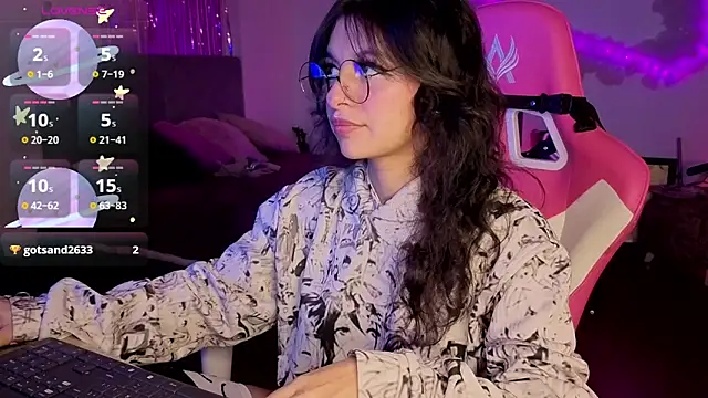 larah uwu online show from March 2026 07:43:02 PM