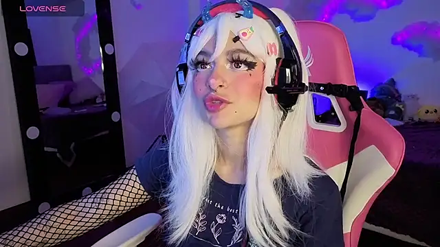 Snapshot of larah_uwu chatting on December 2025 12:40:01 PM larah uwu online show from December 2025 12:40:01 PM